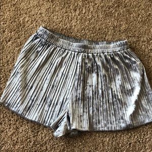 Crushed velvet pleated shorts